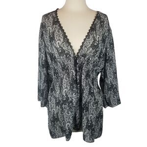 NOTATIONS. SIZE XL. BLACK WHITE FLORAL Tunic Top. Buttons at Waist